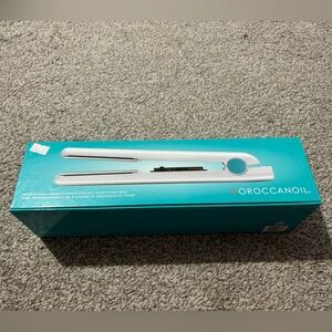 Moroccanoil Professional Series Titanium Ceramic Hairstyling Iron